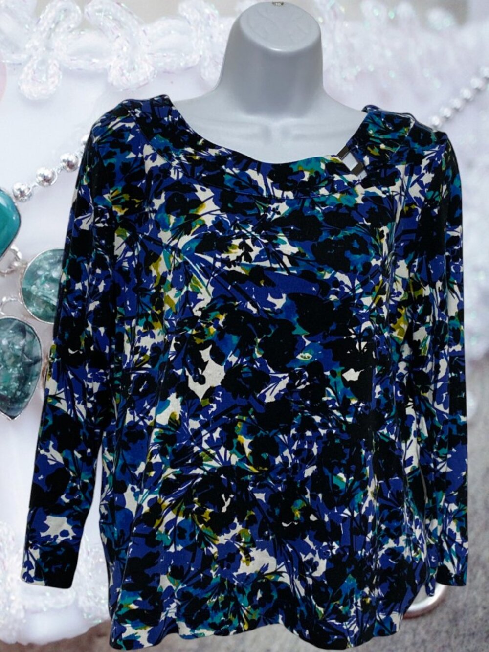 Women's Medium Pullover Multi-Color Top 3/4 Sleeve Neckline Design-Cotton